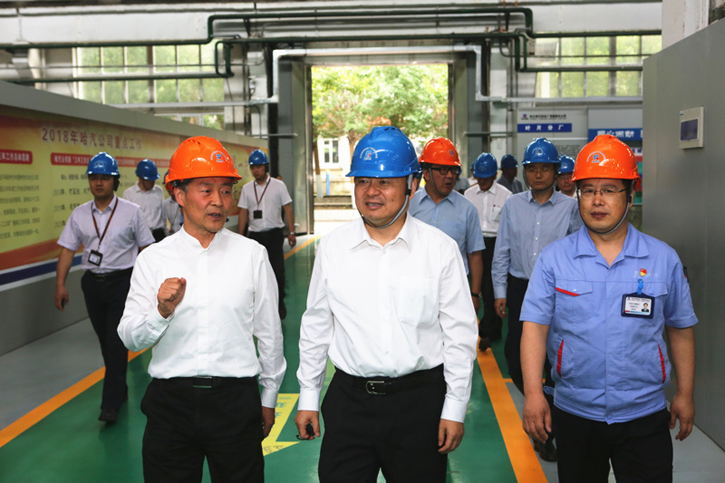 郝鹏旅行考察尊龙凯时集团所属企业汽轮机公司